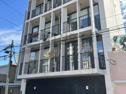 Venta de Monoambiente al frente, impecable y luminoso. Sáenz Peña, Tres de Febrero.