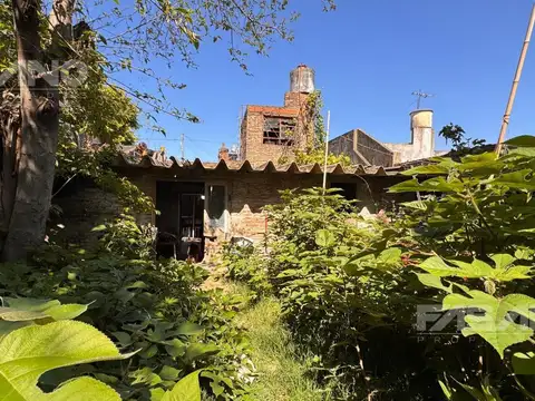 CASA A REFAC. 3 AMB. CON TERRENO DE 432M2 EN VENTA - JOSE LEON SUAREZ