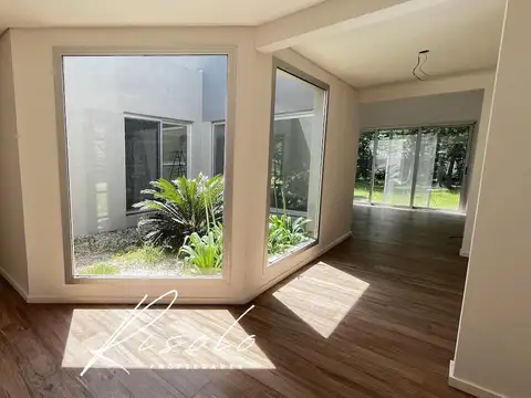 Casa 5 ambientes con 3 baños