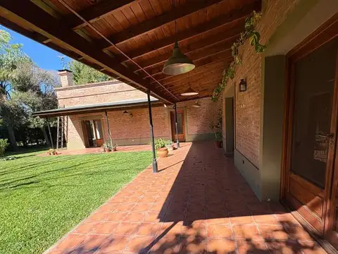 Casa 5 ambientes con 3 baños