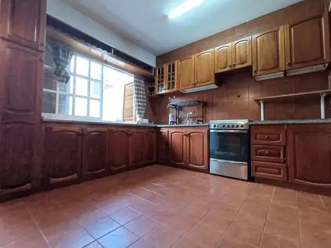 Depto Tipo Casa 6 ambientes con 2 baños