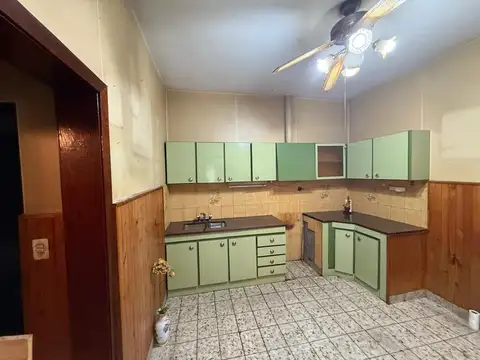 Sarmiento 1584 e/Lugones y Azcasubi