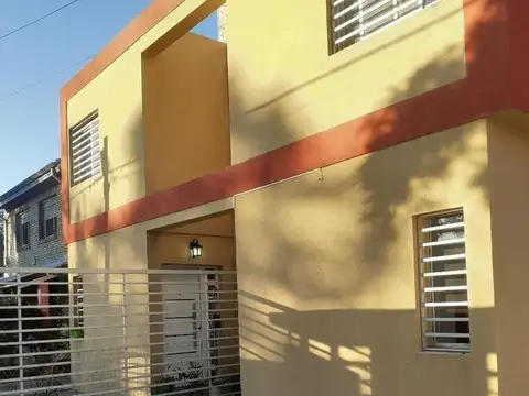 Depto Tipo Casa en Alquiler de 3 ambientes