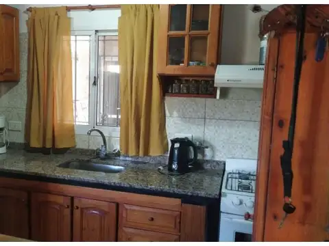 Casa 4 ambientes con 2 baños