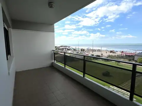 Departamento frente al mar en venta c/ cochera en Zona Norte