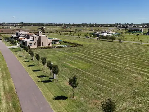 Venta lote interno barrio cerrado vida club de campo funes frente sur