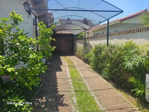 Casa 3 ambientes con 2 baños
