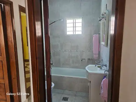 En Ciudad Jardin Chalet 3 Ambientes 2 Baños Lote 360 F: 10850