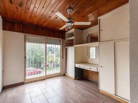 CASA MULTIFAMILIAR CON JARDIN, TERRAZA Y QUINCHO