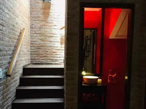 Casa en Alquiler con 4 cocheras