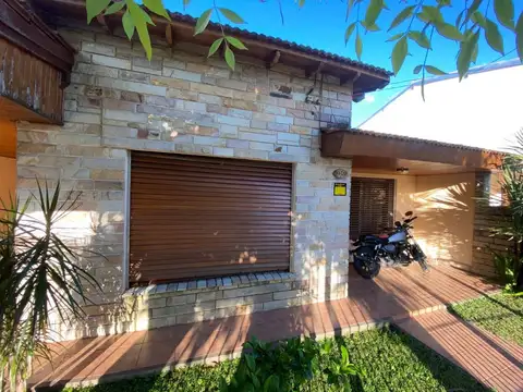 CASA CON PILETA Y JARDIN EN LOS POLVORINES