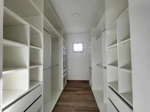 Casa en Venta con 5 cocheras