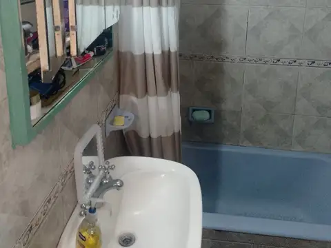CASA 4 AMBIENTES A RECICLAR, LOMAS DE ZAMORA, 200m