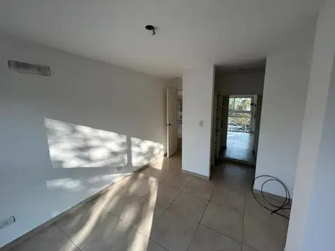 Departamento en Alquiler en Valentin Alsina, $ 550.000