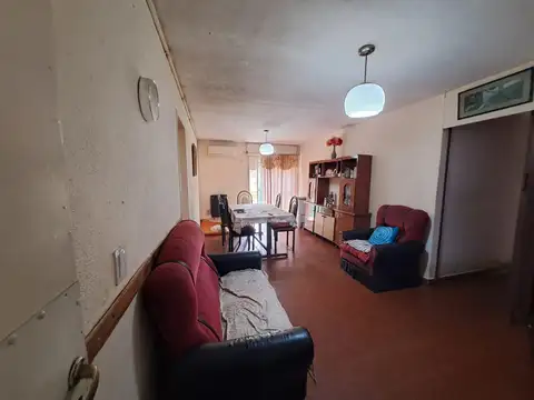 VENTA DEPARTAMENTO GARIN 4 AMBIENTES BALCON JARDIN ASCENSOR BAJAS EXPENSAS PERMUTA