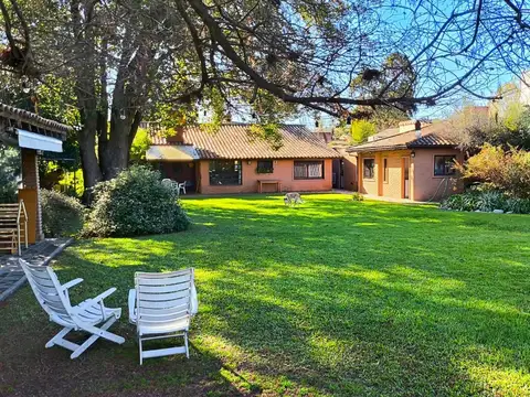 Casa en Venta con 4 cocheras