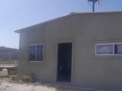 Casa 3 ambientes con 1 baño