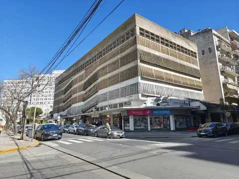 Venta cochera fija y cubierta en Las Cañitas