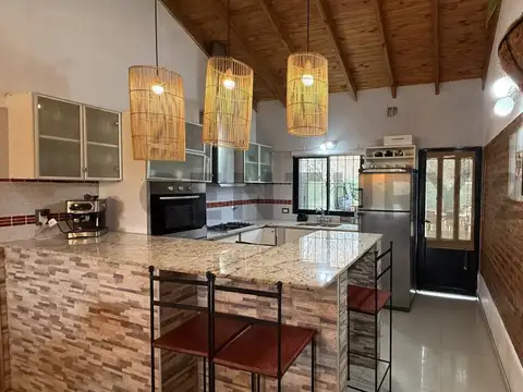 515 entre 147 y 148- CASA EN VENTA DE 4 DORMITORIOS