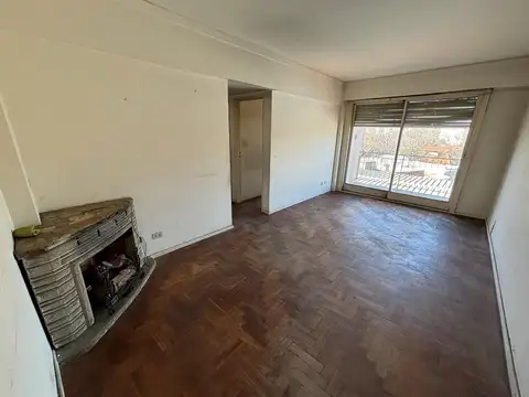 Departamento 4 ambientes. Excelente ubicación y vistas. Olivos.