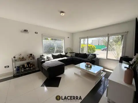 Casa en Venta en La Reja, USD 221.900