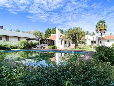 Venta casa 5 ambientes con piscina Balcarce