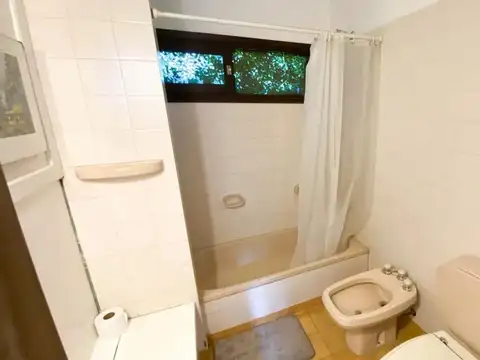 Venta casa 5 ambientes con piscina Balcarce