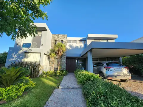 Hermosa casa en Venta a la laguna Apta Credito San Sebastian