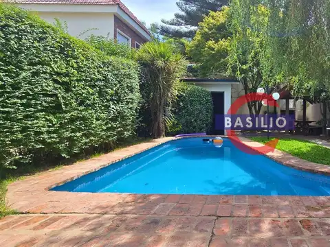 VENTA CASA EN LOTE PROPIO 4 AMBIENTES CON JARDÍN, PISCINA Y QUINCHO – FLORIDA