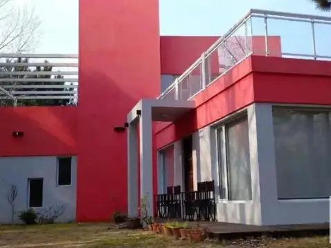 Casa en venta - 2 dormitorios 2 baños - 180mts2 - Santa Teresita