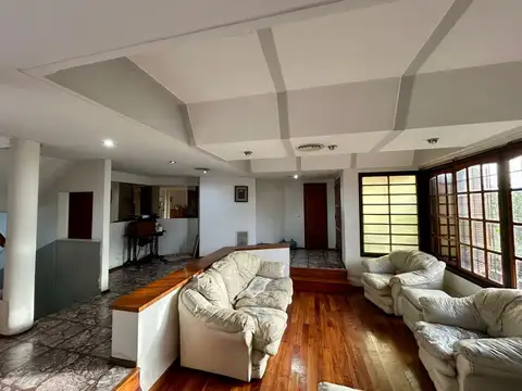 Casa 6 ambientes con 3 baños