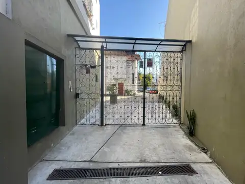 Triplex en Complejo cerrado dos o tres dormitorios, escritorio San Fernando 2 cocheras patio terraza