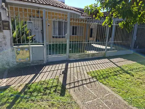 CASA 3 AMB C/COCHERA Y JARDIN EN PH AL FRENTE!