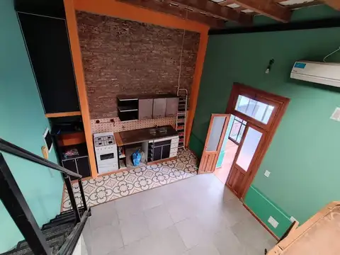 dos ambientes, entrepiso y patio