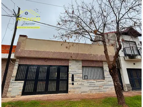Casa el frente de 3 dormitorios en venta