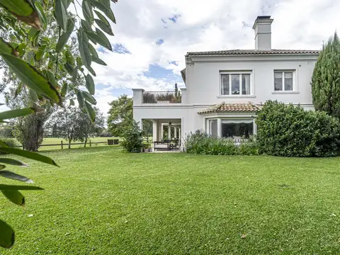 Casa en Venta con 2 cocheras