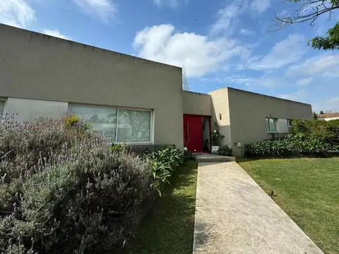 Buenos Aires Golf Country Club, Mayor Irusta 3777