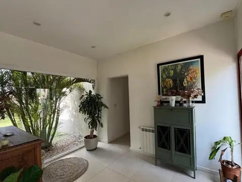 Casa 5 ambientes con 4 baños