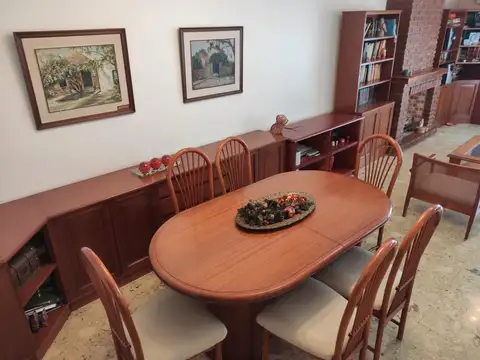 Casa en Venta con 2 cocheras