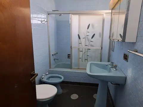 Depto Tipo Casa en Alquiler en Valentin Alsina, $ 850.000