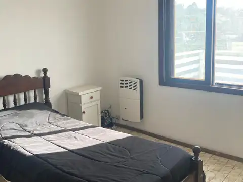 Casa 6 ambientes con 2 baños