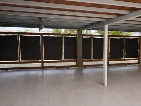 Casa en Venta con 5 cocheras