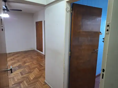 BENEDETTI 100, Piso 1