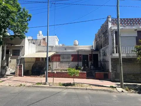 CASA EN VENTA BARRIO OBSERVATORIO 3 DORMITORIOS CON COCHERA.