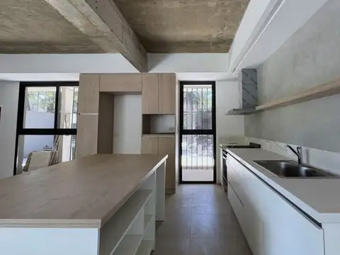 Casa en Alquiler con 1 cochera