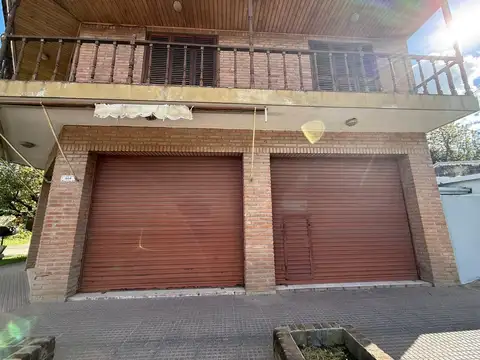 Casa en Venta con 4 cocheras