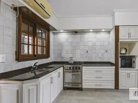 VENTA CASA CHALET 5 AMB CON PARQUE, QUINCHO Y GARAGE, BARRIO PARQUE CALCHAQUI