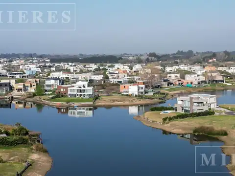 Lote al golf en venta en El Cantón barrio Golf