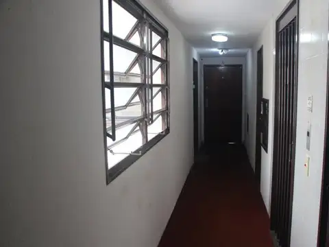 Oficina en dúplex al frente – Viamonte al 1300 9°Piso