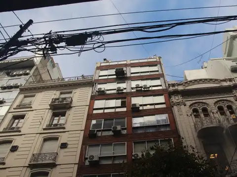 Oficina en dúplex al frente – Viamonte al 1300 9°Piso